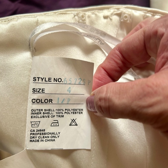 Alfred Sung Wedding Dress 6572 - Picture 7 of 8